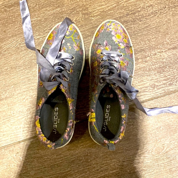 J/Slides Floral Print Sneaker size 7 - Picture 1 of 5